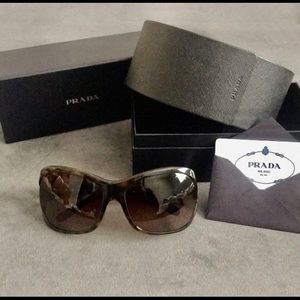 Auténtic Prada Sunglasses .